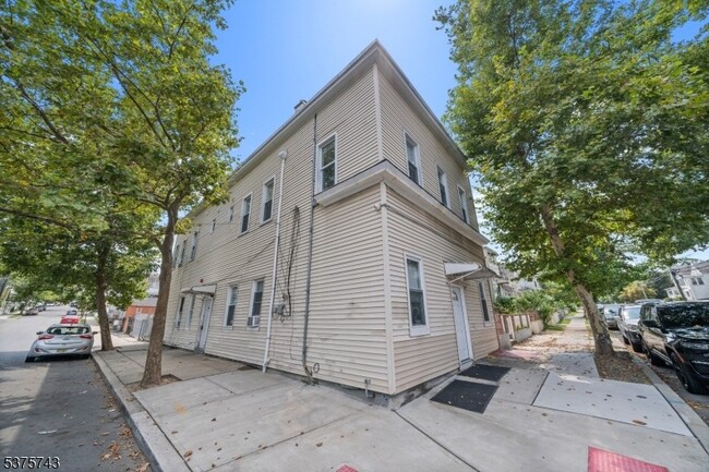 Primary Photo - 385 Highland Ave
