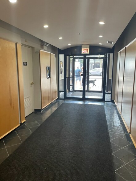 Building Photo - 1155 W Madison St