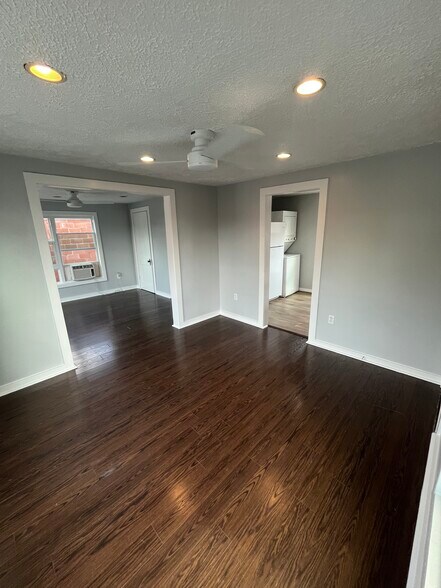 Building Photo - 1312 E 29th St Apt A Upstairs