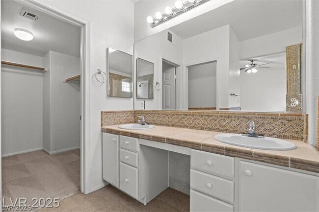 Building Photo - 664 Peachy Canyon Cir