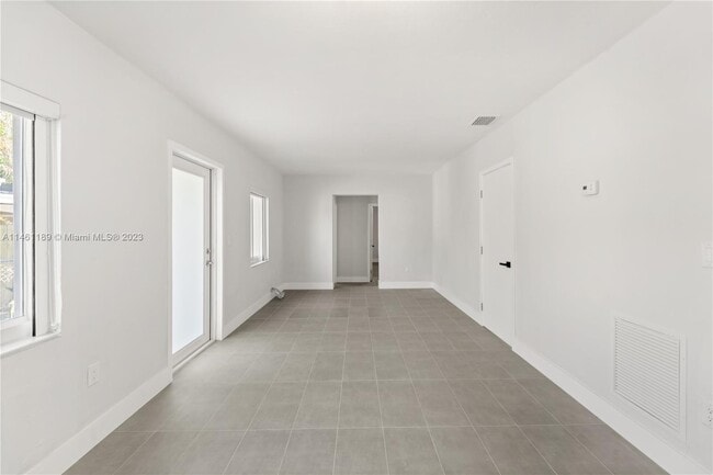 Building Photo - 3500 SW 25th St