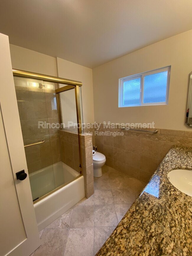 Building Photo - 373 Sierra Dr