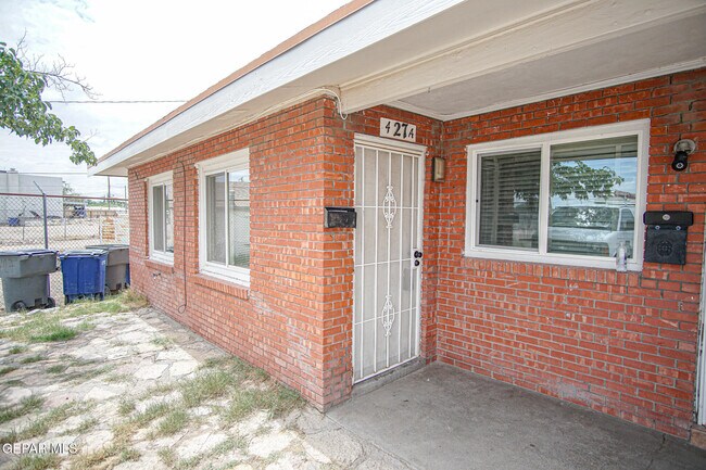 Primary Photo - 427 Emerson St