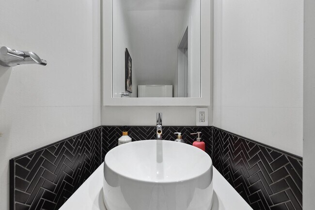 Building Photo - 2615 NE 213th St