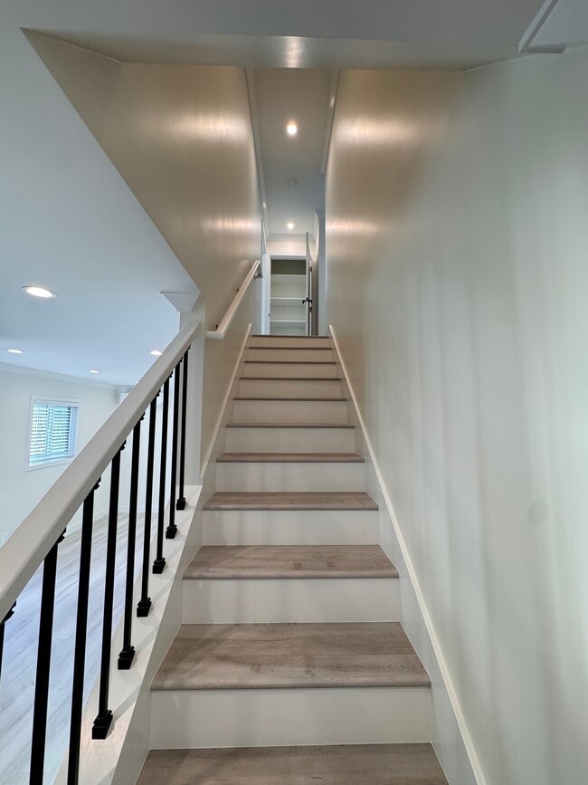 Building Photo - 23442 Kathryn Ave