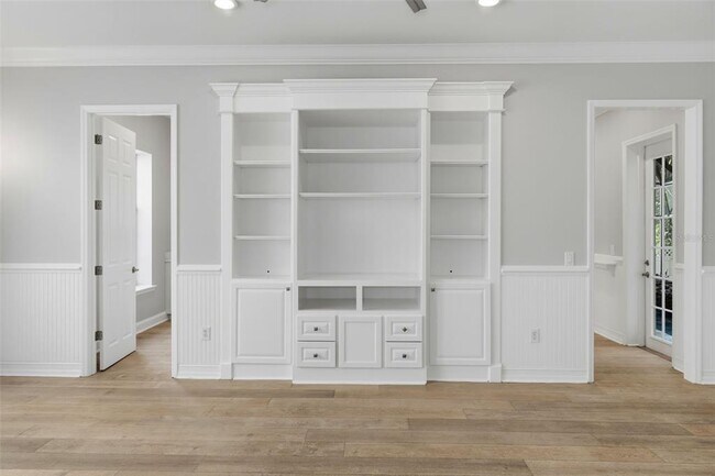 Building Photo - 815 Lake Evalyn Dr