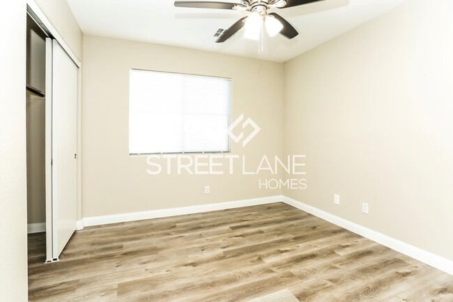 Building Photo - 3 Bedroom in NW Las Vegas!