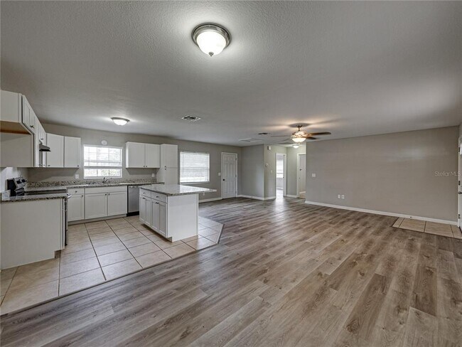 Building Photo - 5017 Lewellyn Rd