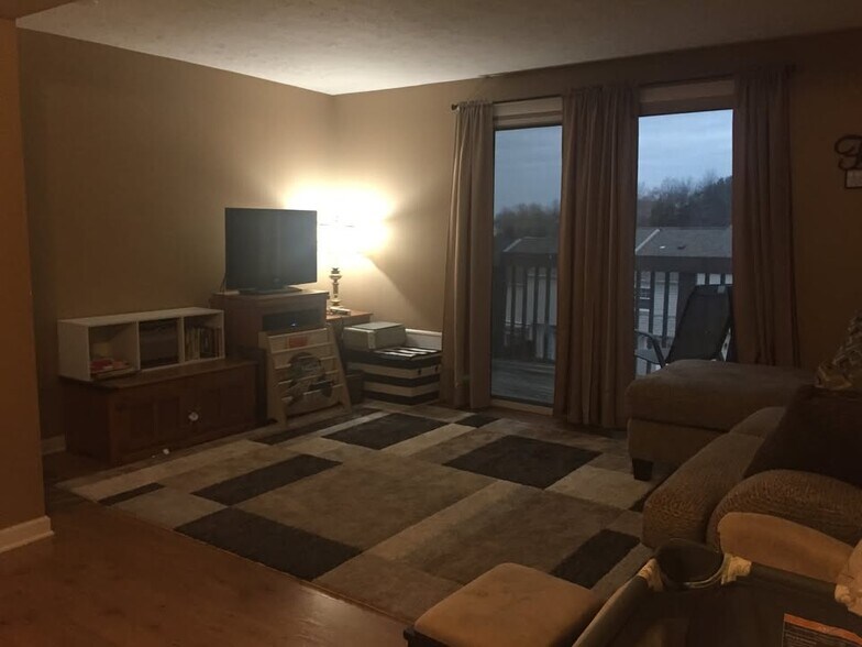 Building Photo - 6206 Patrick Henry Dr