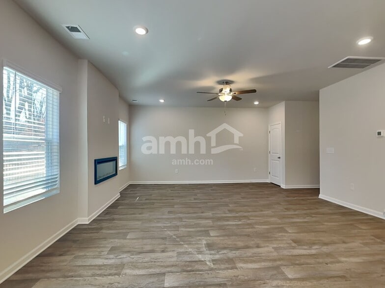 Building Photo - 3993 Zepelin Wy