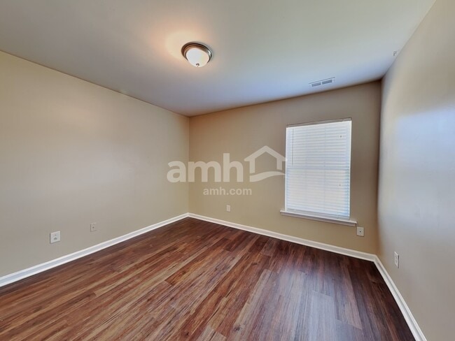 Building Photo - 238 Larktree Ln