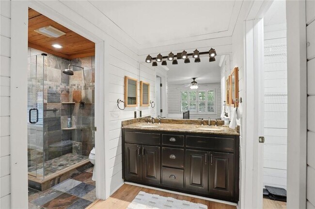 Building Photo - 64 Paddock Wy