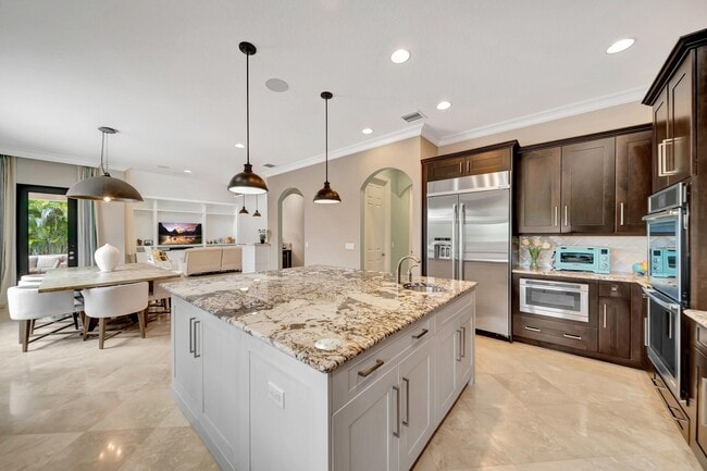 Building Photo - 10302 Sweet Bay Manor