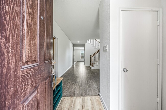 Building Photo - 4118 Lake Cypress Cir