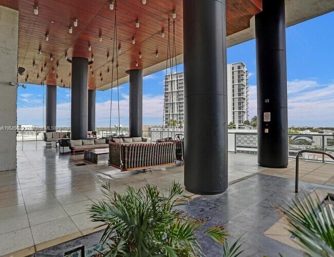 Building Photo - 3451 NE 1st Ave