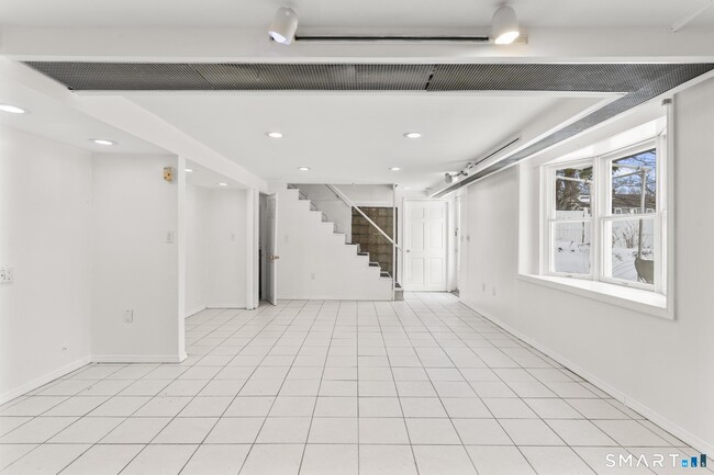 Building Photo - 5 Arden Rd