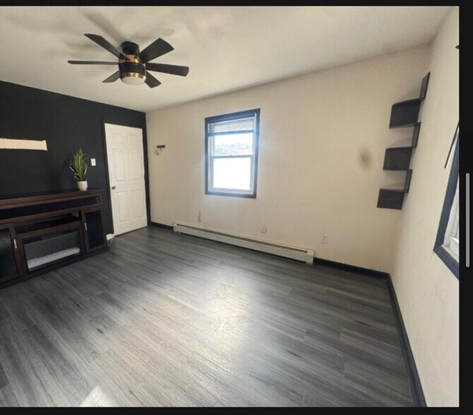 Building Photo - 2505 Girard Pl