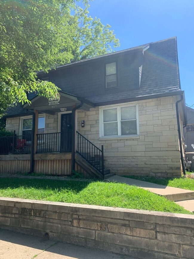Building Photo - 612 N Dunn St