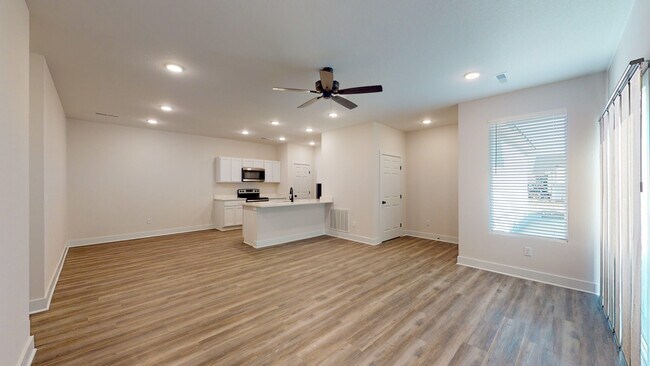 Building Photo - 15606 E 21st Ct N