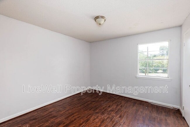 Building Photo - 8017 1st Ave S