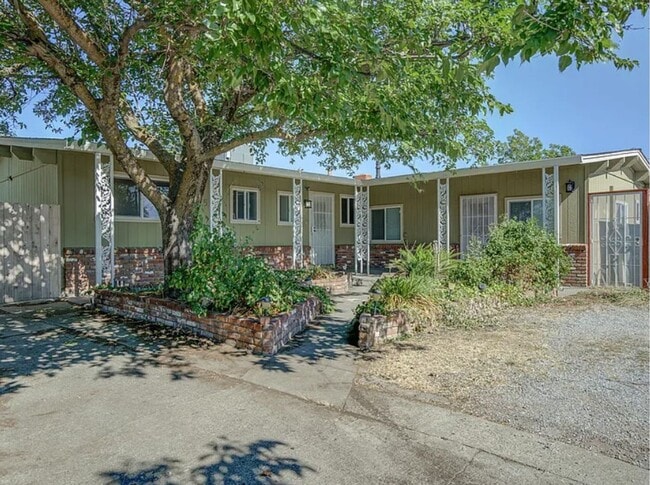 Building Photo - Available for Move In 3 Bed, 2.5 Bath Home...
