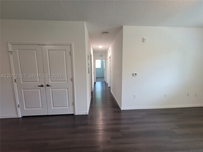 Building Photo - 8247 Tanager Sq