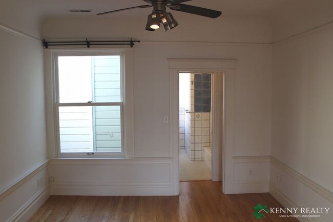 Building Photo - Coming Soon: Top Floor Flat with Updated K...