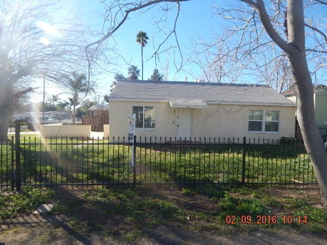 Building Photo - Completely remodeled - 2 Bedroom Home on Corner Lot!