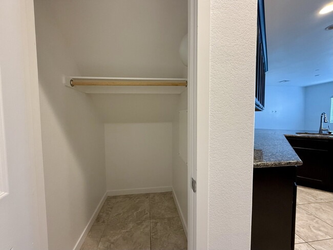 Building Photo - 4 BED, 2.5 BATH, 2 CAR-GARAGE, TWO-STORY, SINGLE FAMILY HOME FOR
