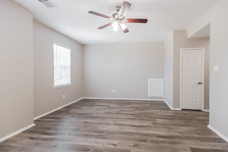 Building Photo - 9103 Plume Tree Dr