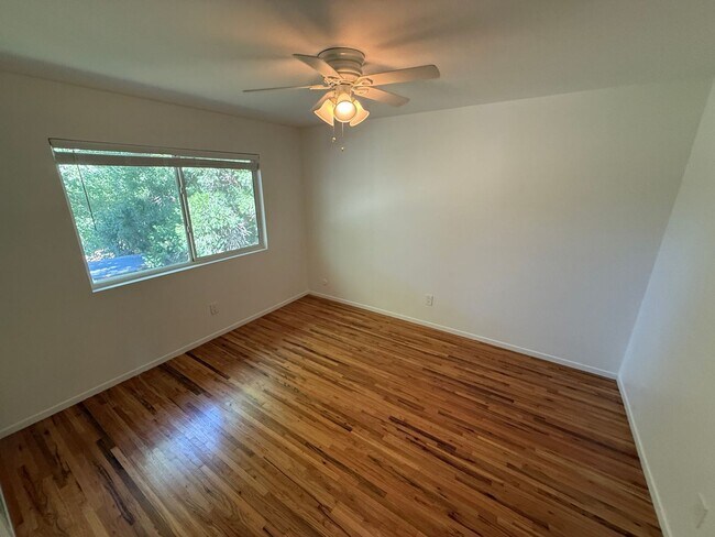 Building Photo - 4 Bedroom Home for Rent in Santa Clarita!