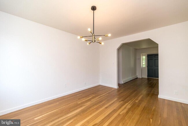 Building Photo - 932 Croton Rd