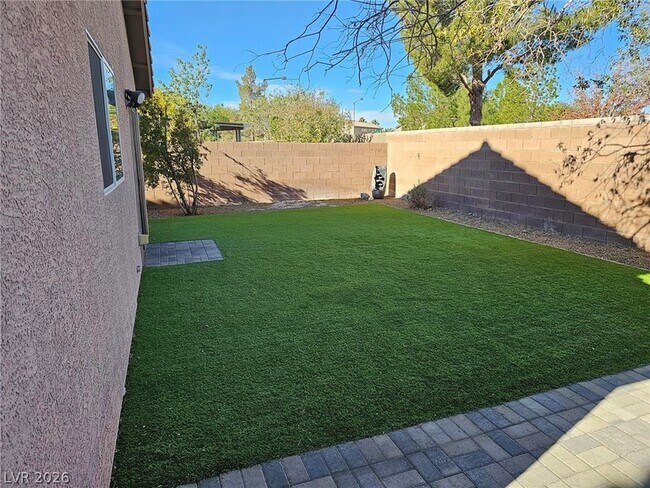 Building Photo - 5064 Whistling Acres Ave