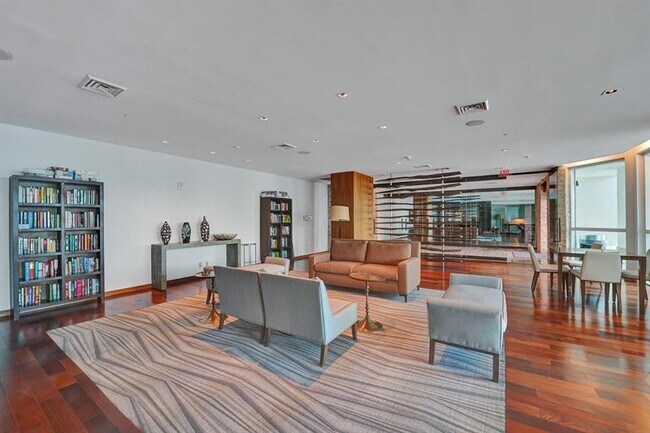 Building Photo - 101 S Fort Lauderdale Beach Blvd