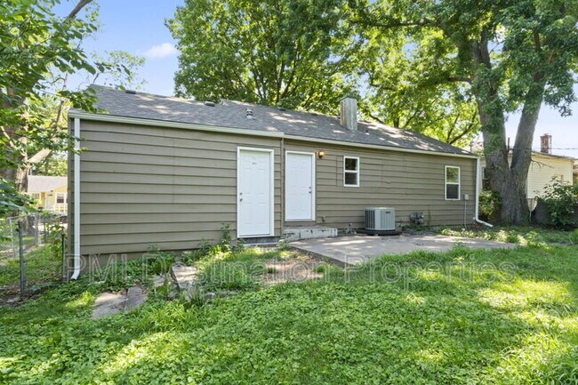 Building Photo - 1018 NE 44th Terrace