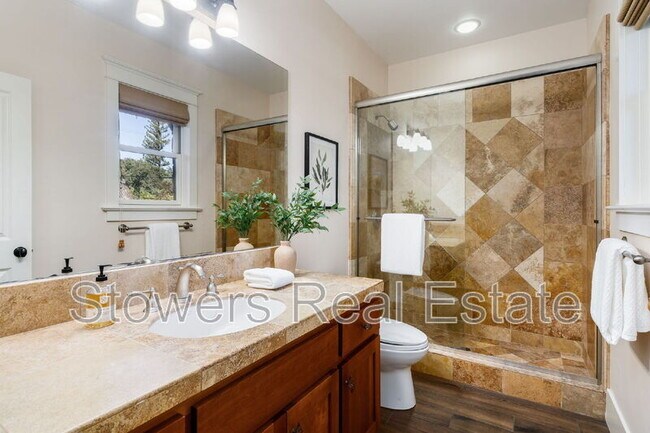 Building Photo - 775 Kirkcrest Rd