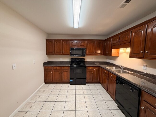 Building Photo - 110-112 Lyons Dr NW