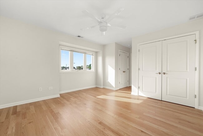 Building Photo - 6837 W 95th St