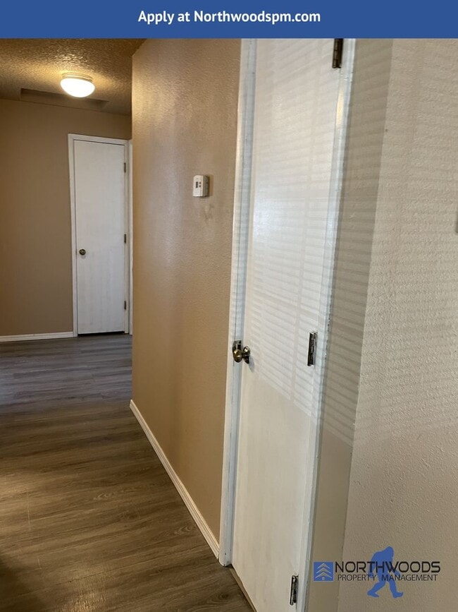 Building Photo - Very Nice 3 Bedroom 1.5 Bath Home-Located ...
