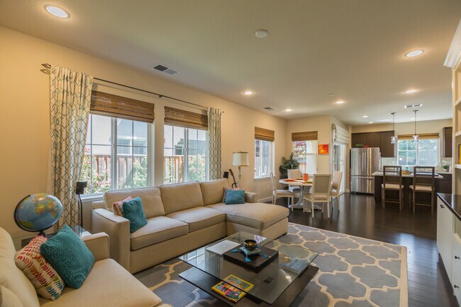 Building Photo - 5539 Southcrest Way