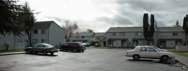 Building Photo - Hillhouse Apartments