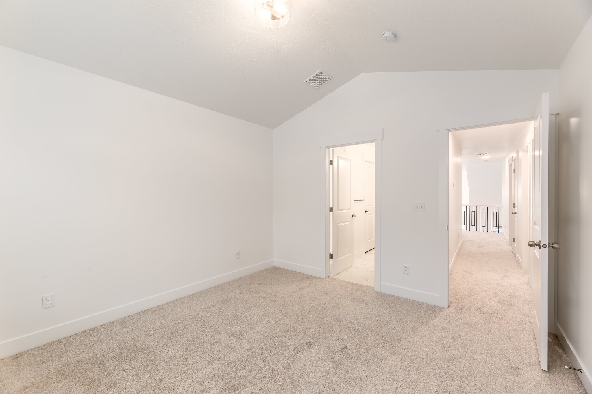 Building Photo - 13694 S Devers Dr