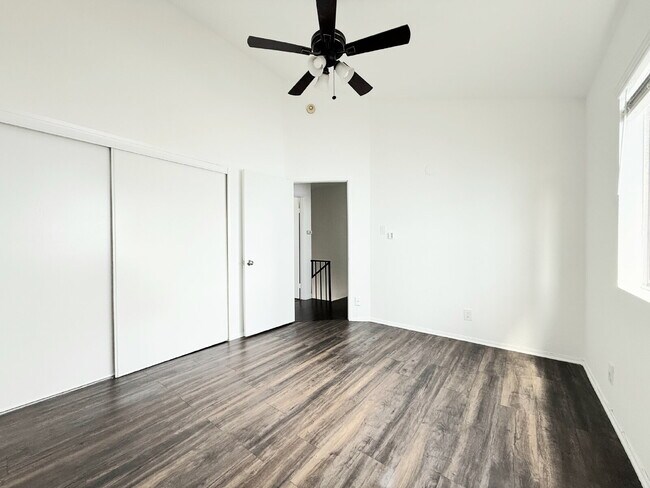 Building Photo - 1343 W 36th St