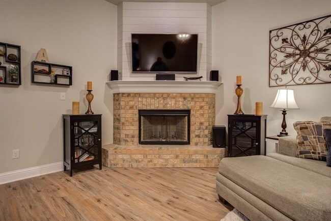 Building Photo - Spacious 4-Bedroom Home Available August 8...