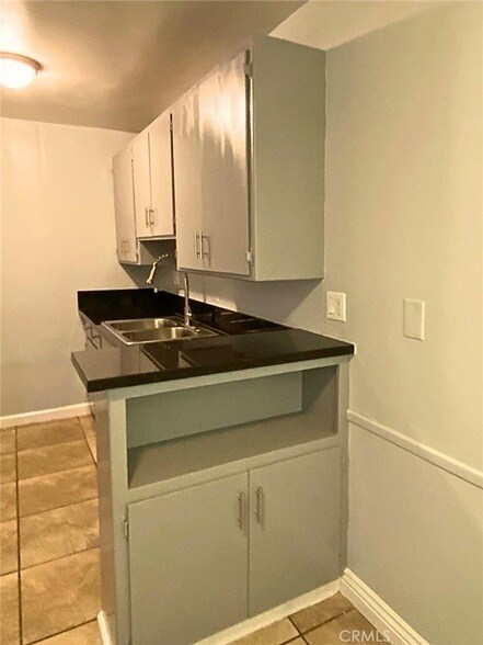 Building Photo - 811 Orchid Ct
