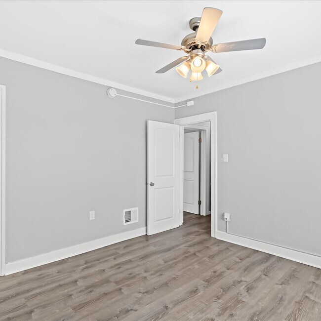 Building Photo - 111 W Rundell St