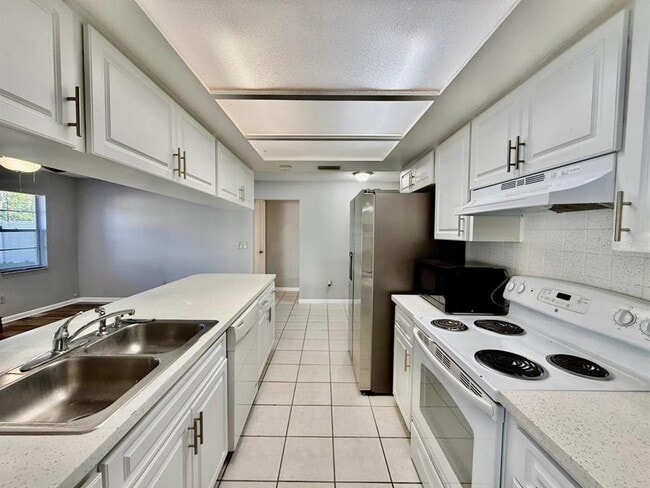 Building Photo - 4223 Summerdale Dr