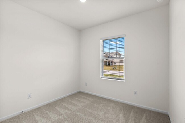 Building Photo - 450 Castillo Dr