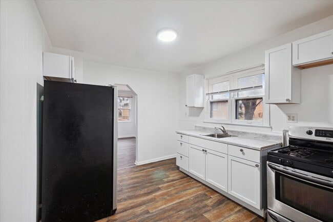 Building Photo - 3 bedroom 2 full bathrooms Warren $1,300