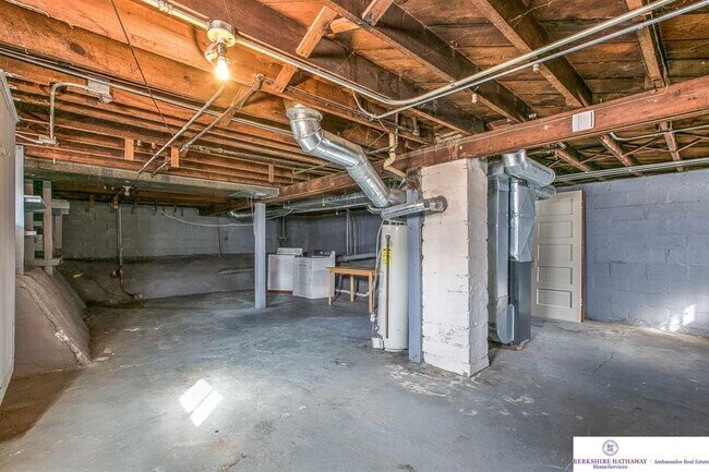 Building Photo - 2125 S 35th Ave